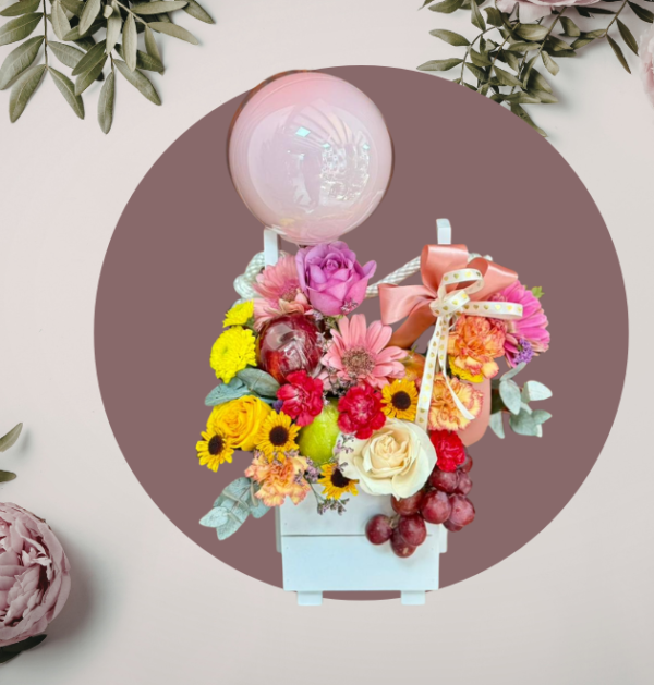 Arreglo Floral con Frutas y Globo