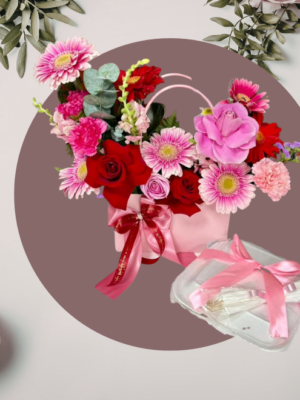 Arreglo Floral con Detalle Dulce