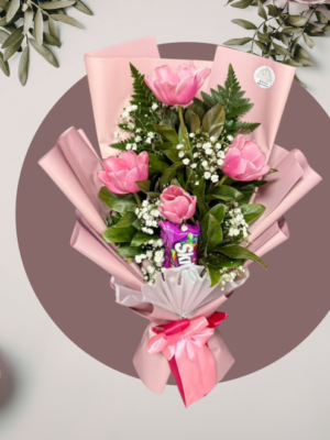 Ramo de Flores Rosadas con Dulce