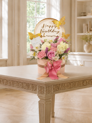 Caja Floral Elegante con Mariposas