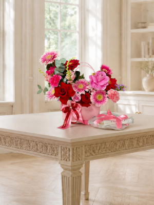 Arreglo Floral con Detalle Dulce