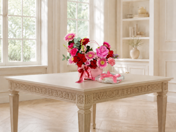 Arreglo Floral con Detalle Dulce