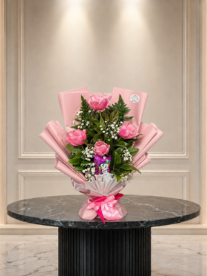 Ramo de Flores Rosadas con Dulce