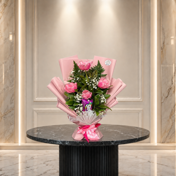 Ramo de Flores Rosadas con Dulce