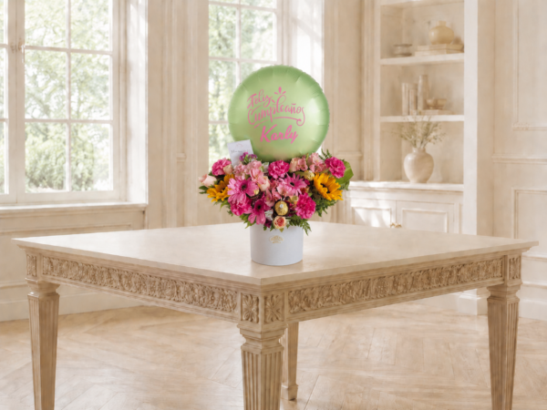 Arreglo Floral con Globo Personalizado para Dama